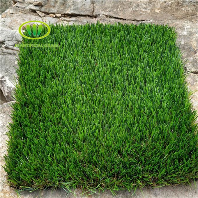 artificial grass in garden1.jpg